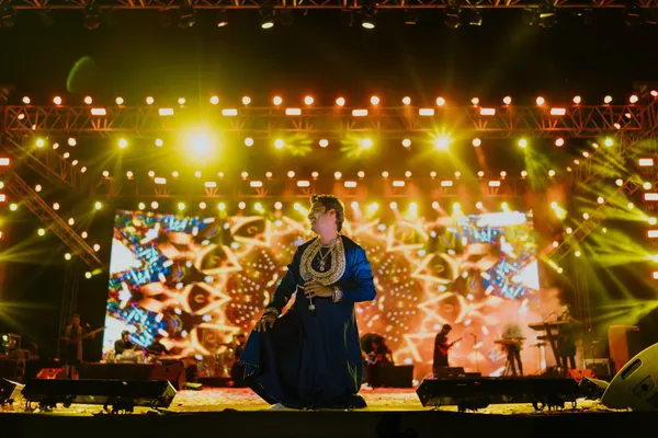 Devotees chanting under the sky